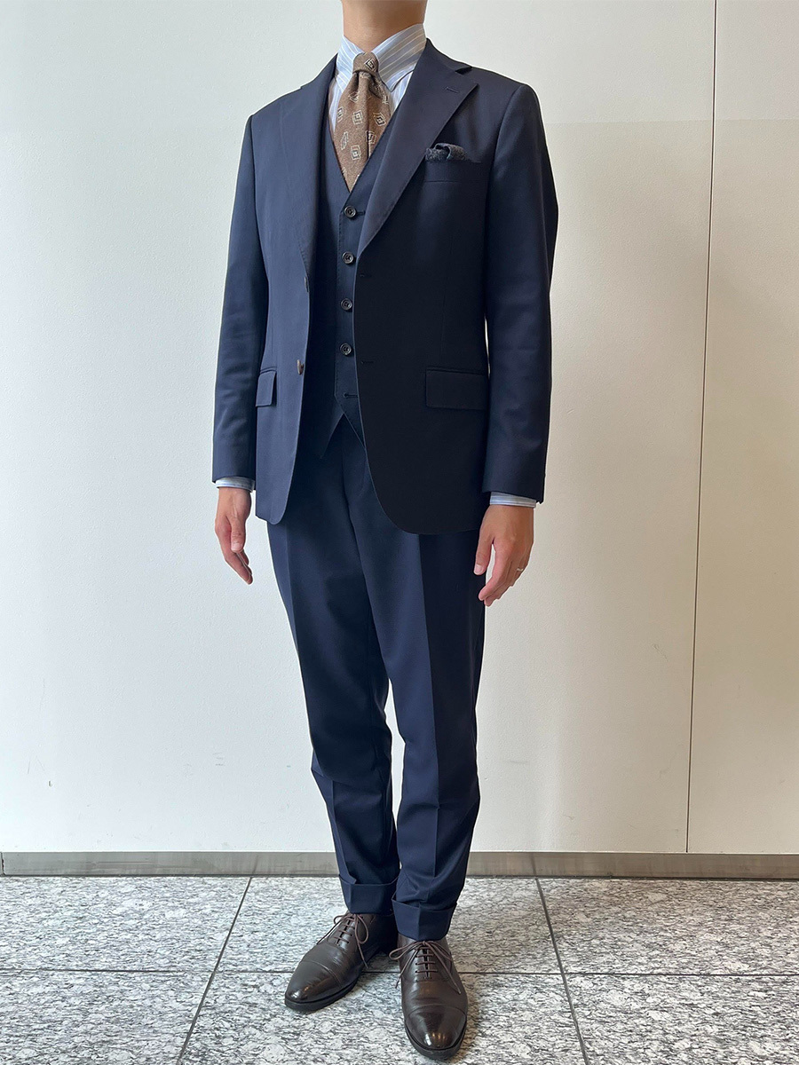王道ネイビーに、小紋タイで魅せる大人の余裕。 | オーダースーツ