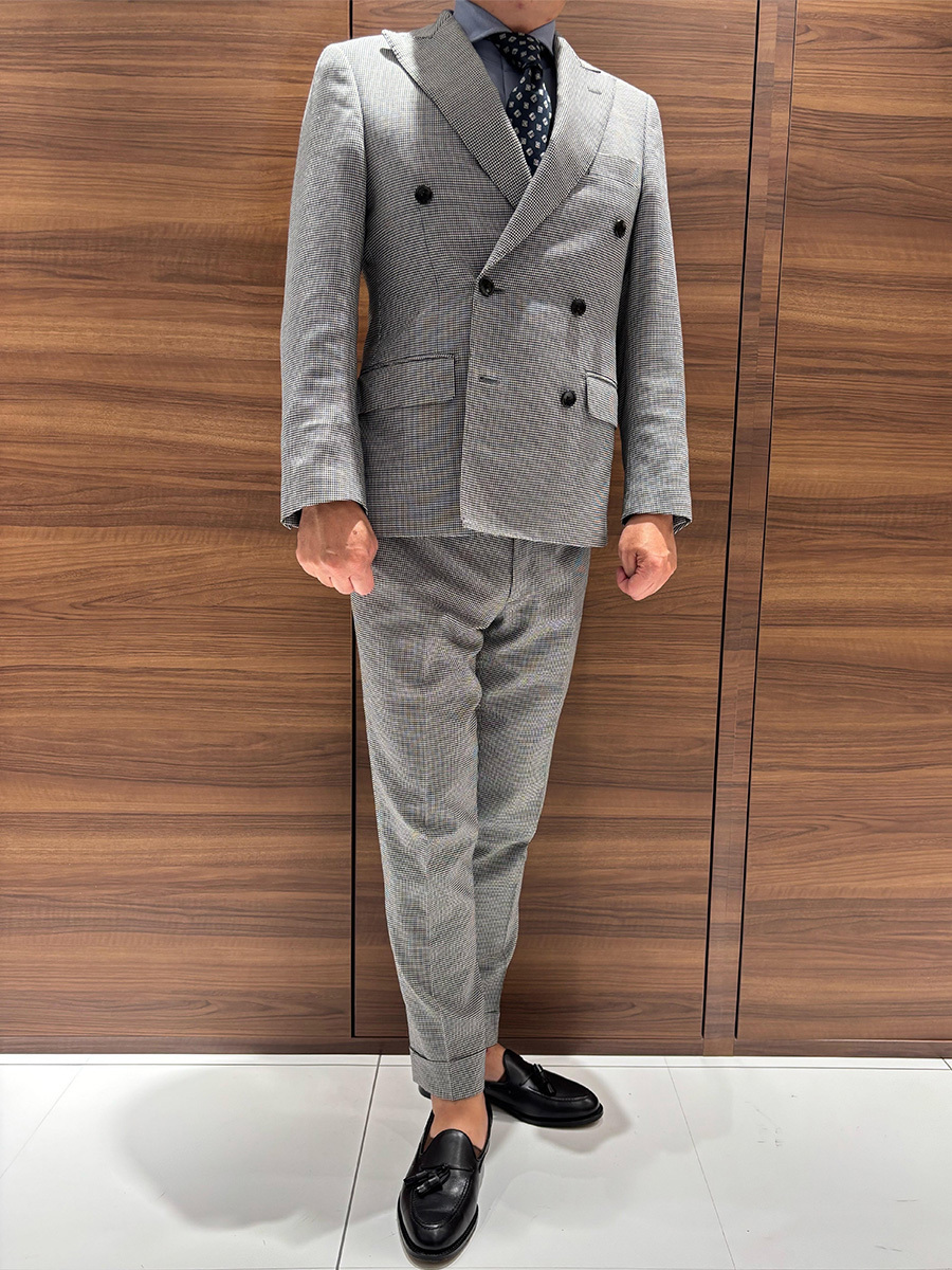 タイトなダブルブレストで魅せるモノトーンスタイル | オーダースーツ