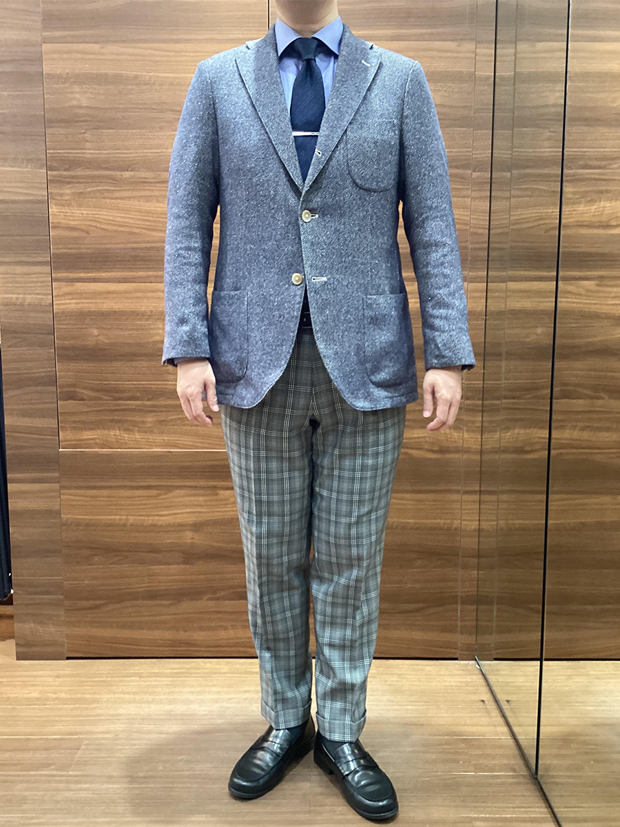 遊び心あるチェックパンツを、無地のジャケットで上品に | オーダー