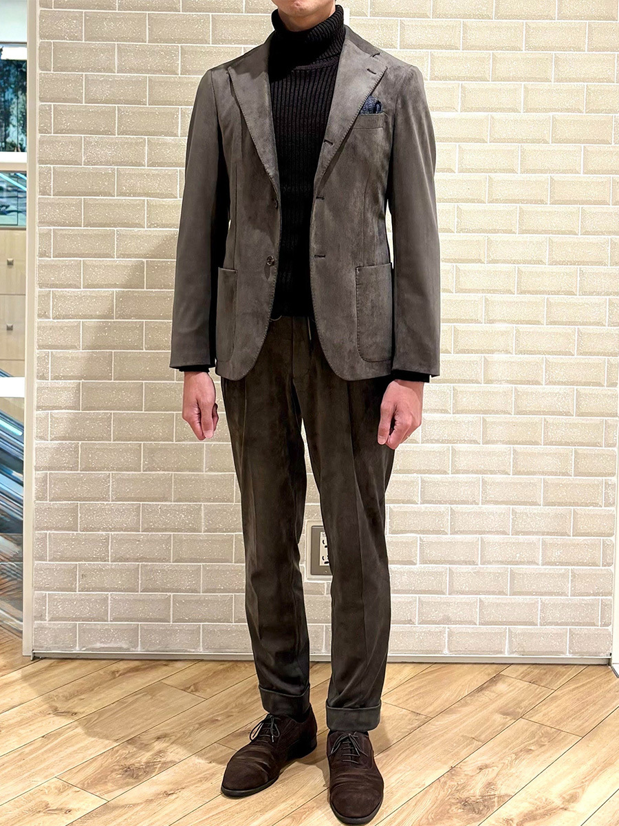 光沢感を活かす、ゆったりフィットのスリーピース | オーダースーツ